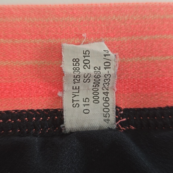 Women's  Under Armour  Shorts - Picture 4 of 6